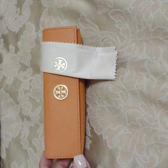 Tory Burch Eye glass case color Orange . - Picture 3 of 8